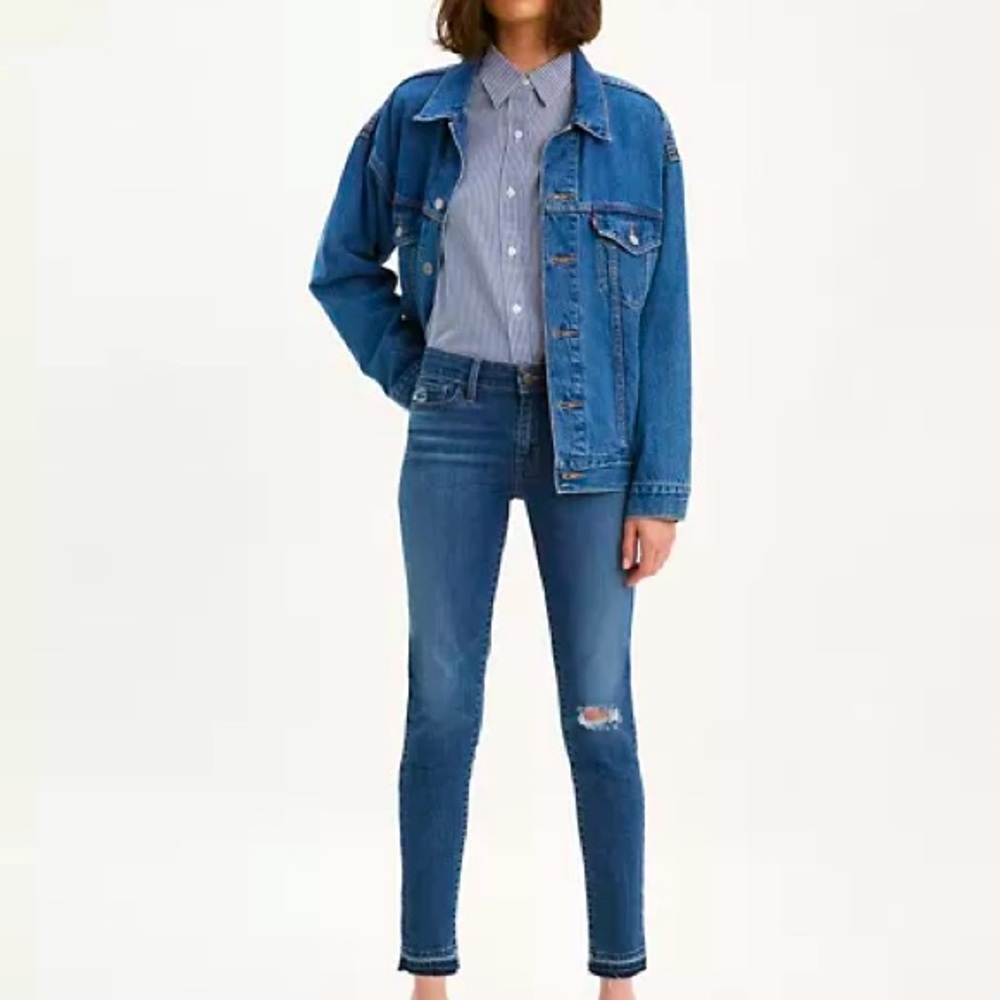 NWOT Levi’s 711 Skinny Jeans, distressed med wash